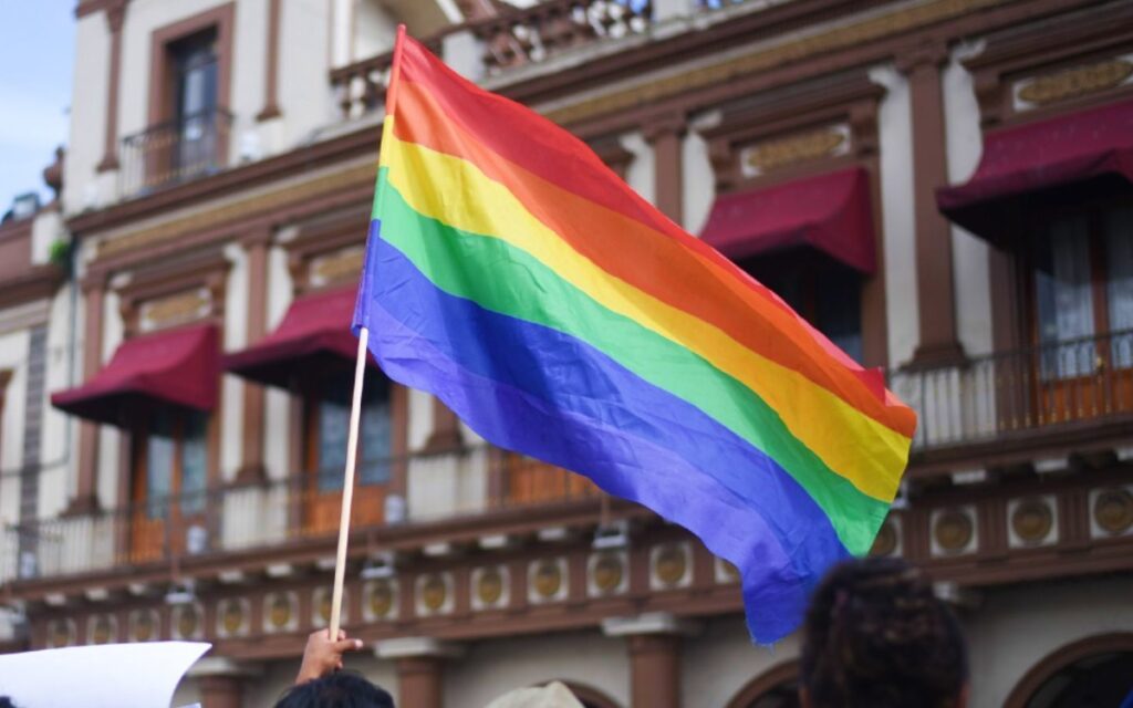 Iglesia anglicana mantiene rechazo a matrimonios homosexuales: 'Es la unión entre hombre y mujer'
