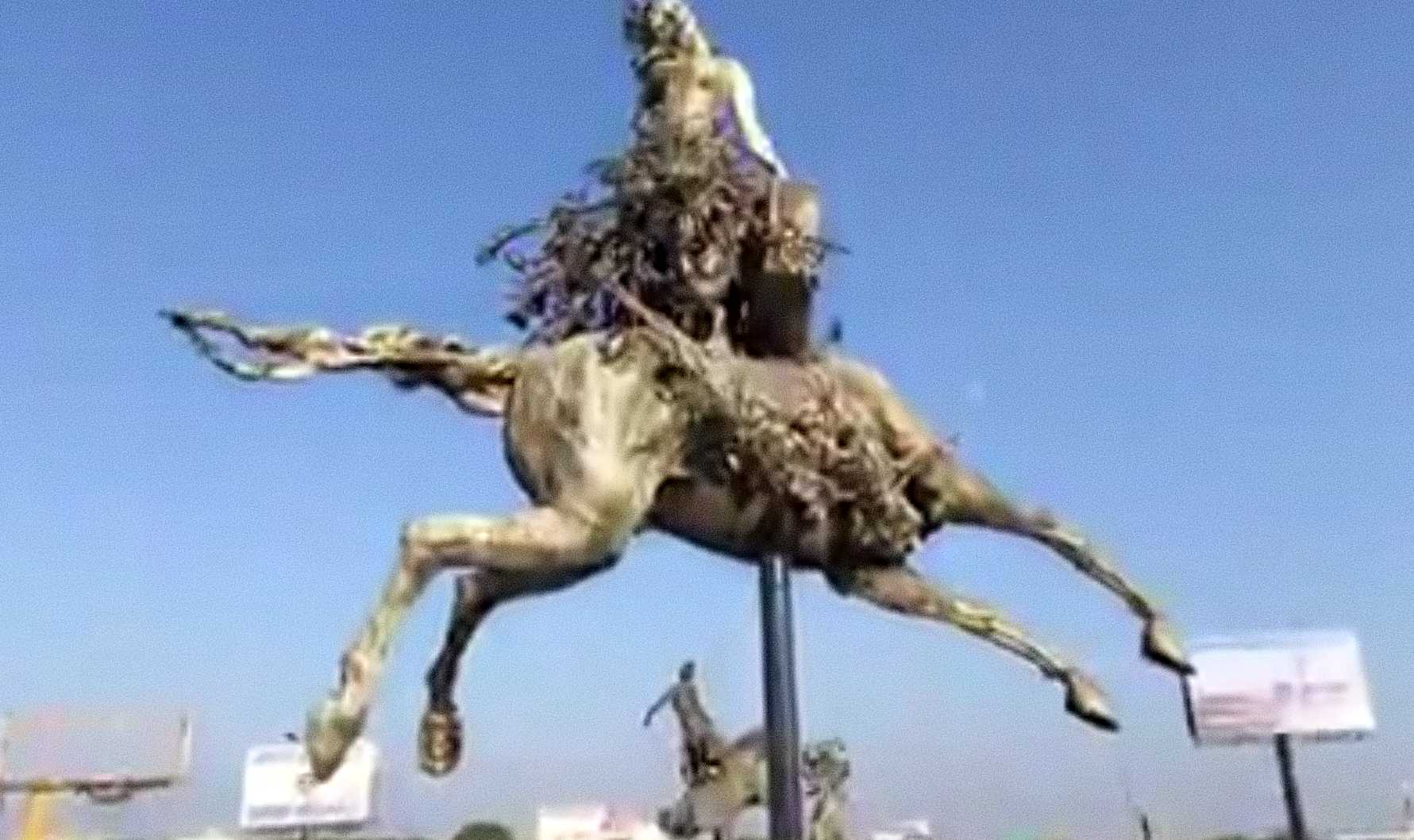 Intentaban robar una escultura en Guadalajara y fueron detenidos 