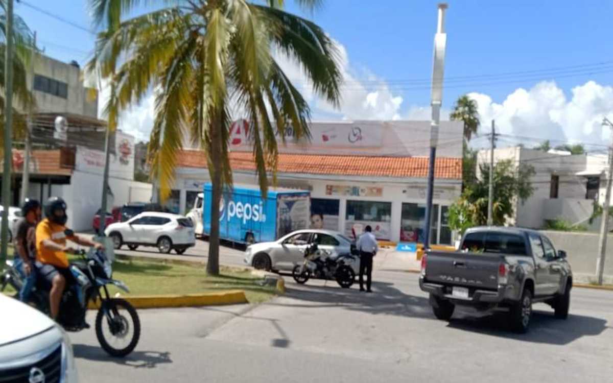 Interponen denuncias contra taxistas de Cancún por bloqueos