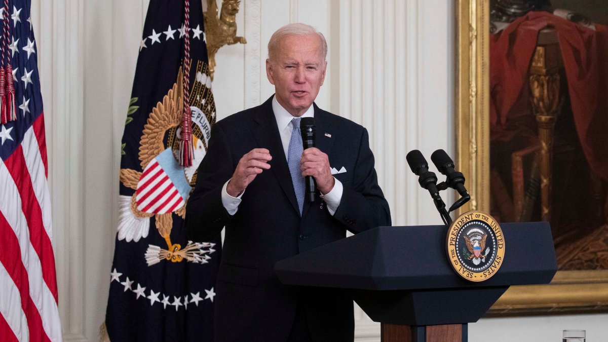 Joe Biden pide la prohibición de armas de asalto tras los recientes tiroteos en Estados Unidos