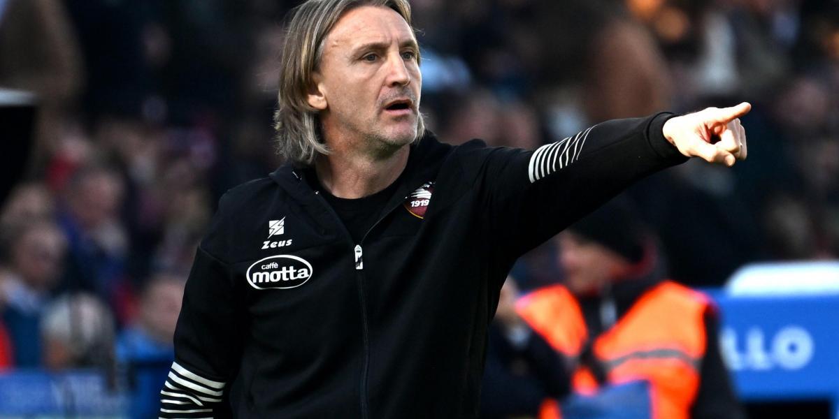 La Salernitana despide a su técnico…¡y lo contrata de nuevo 48 horas después!