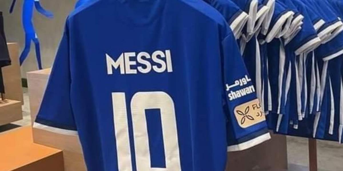 La camiseta de Messi en la tienda del rival histórico del nuevo club de Cristiano