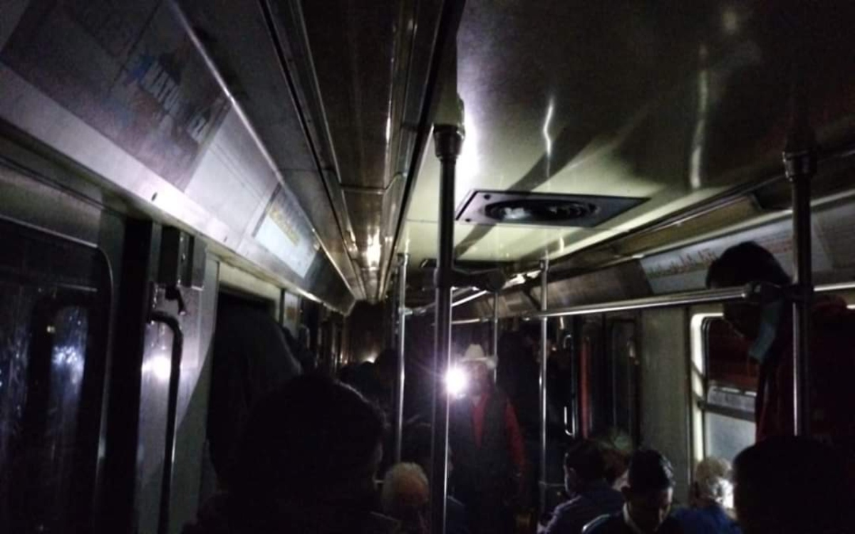 ‘La conductora cruzó entre vagones’: así reportaron trabajadoras del Metro choque en Línea 3