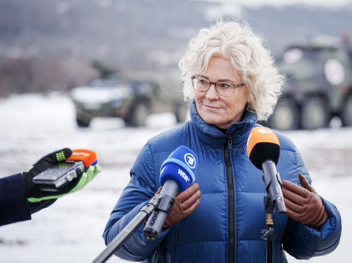 La oposición en Alemania pide la dimisión de la ministra de Defensa por su polémico mensaje de Año Nuevo sobre Ucrania