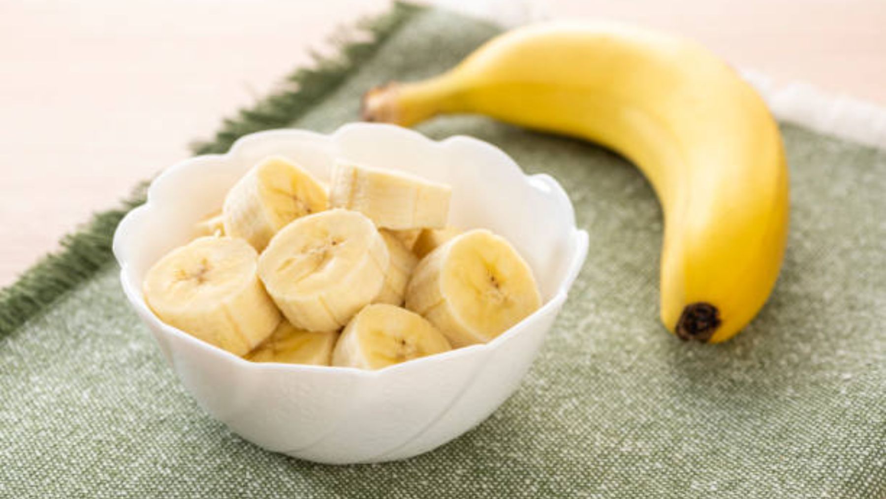 La razón científica por la que los plátanos saben dulces cuando los congelas