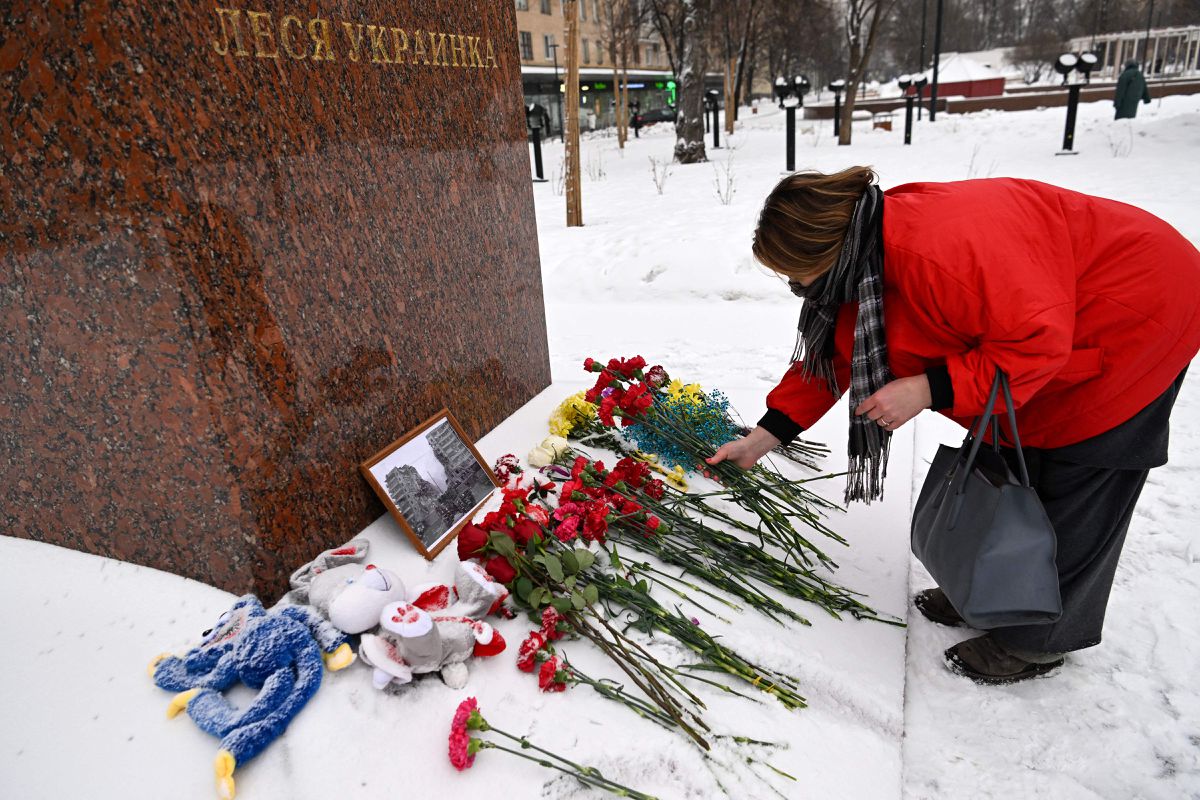 Los moscovitas desafían al Kremlin con un homenaje improvisado a las víctimas de Dnipró