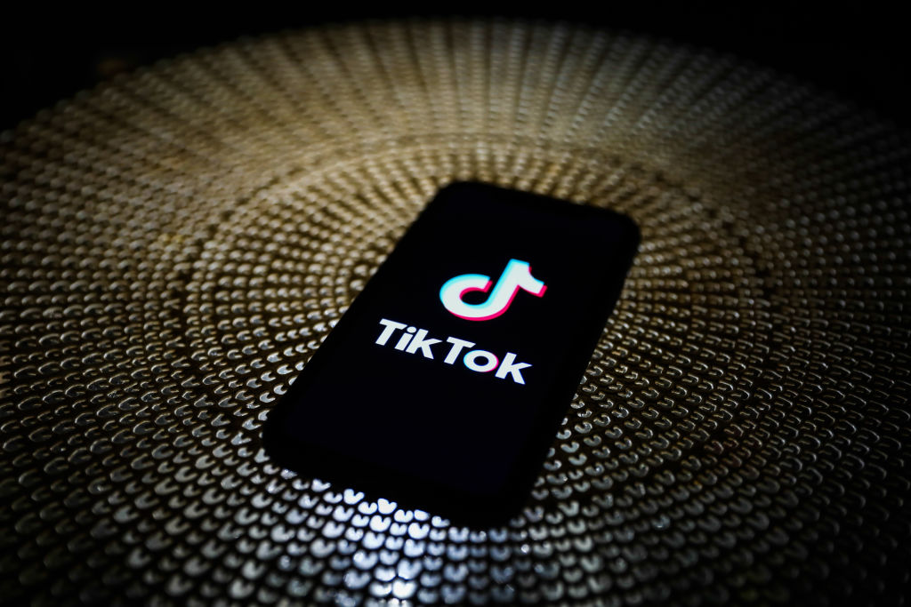 Más universidades están prohibiendo TikTok en las redes y dispositivos de sus campus
