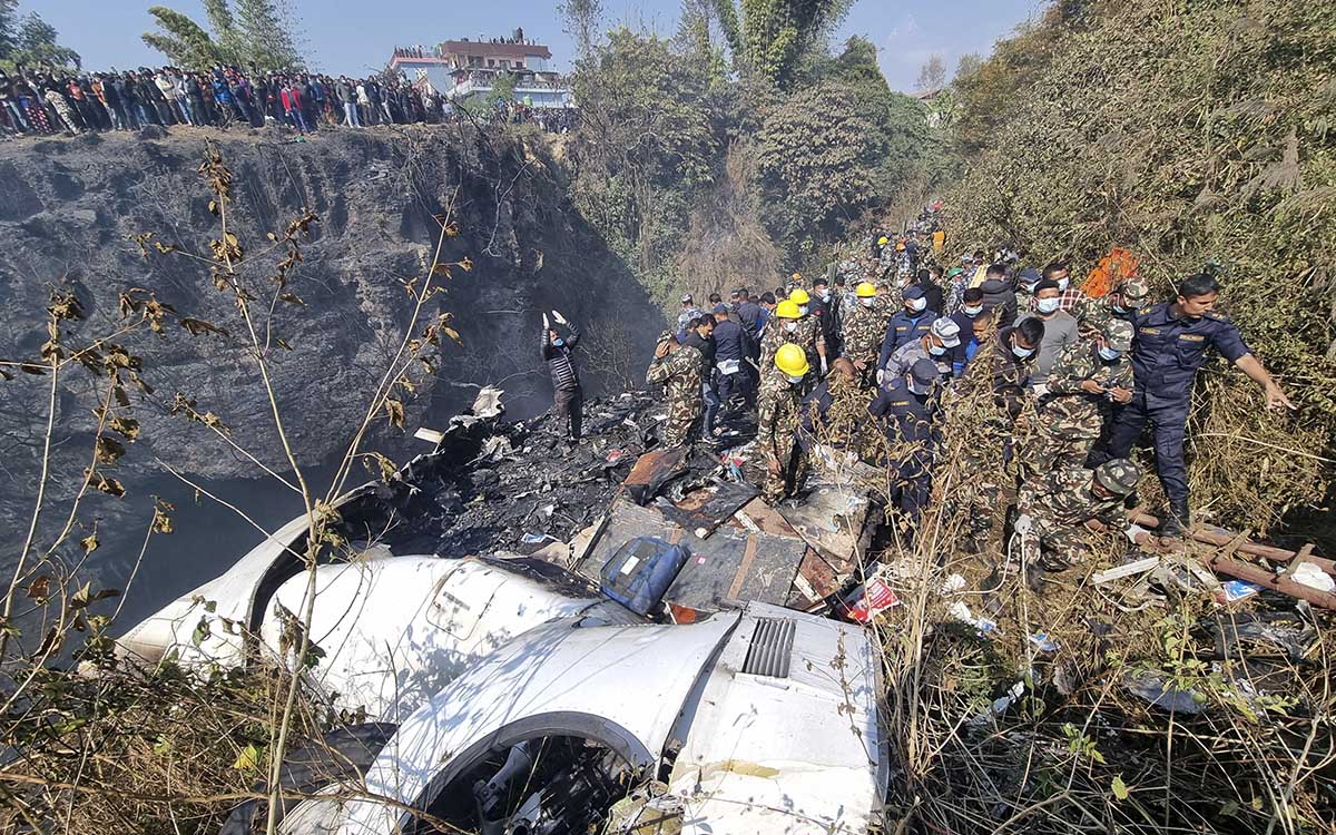 Nepal: Al menos 44 muertos tras estrellarse avión con 72 personas a bordo