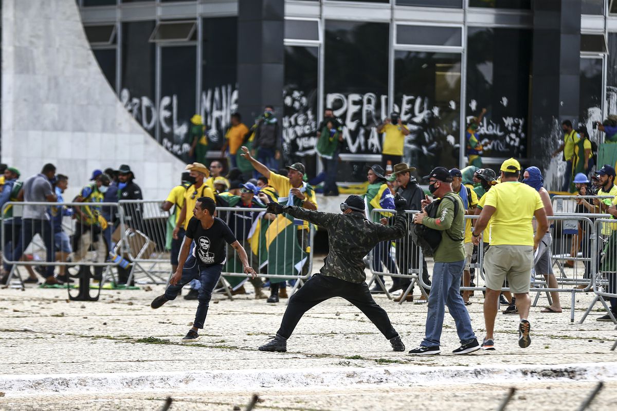 No es solo Brasil. La erosión global de la democracia avanza