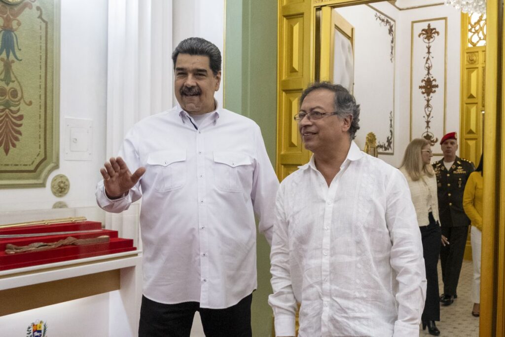 Petro y Maduro acuerdan continuar con el proceso de paz en Caracas y no en México como estaba previsto