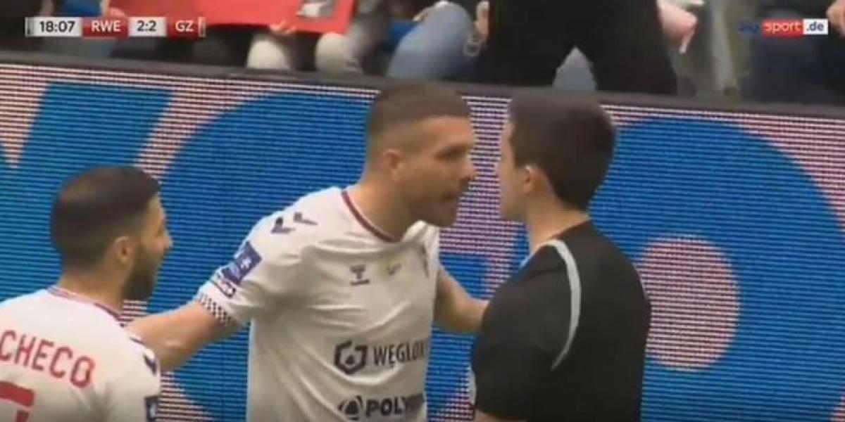 Podolski, expulsado en su propio torneo benéfico