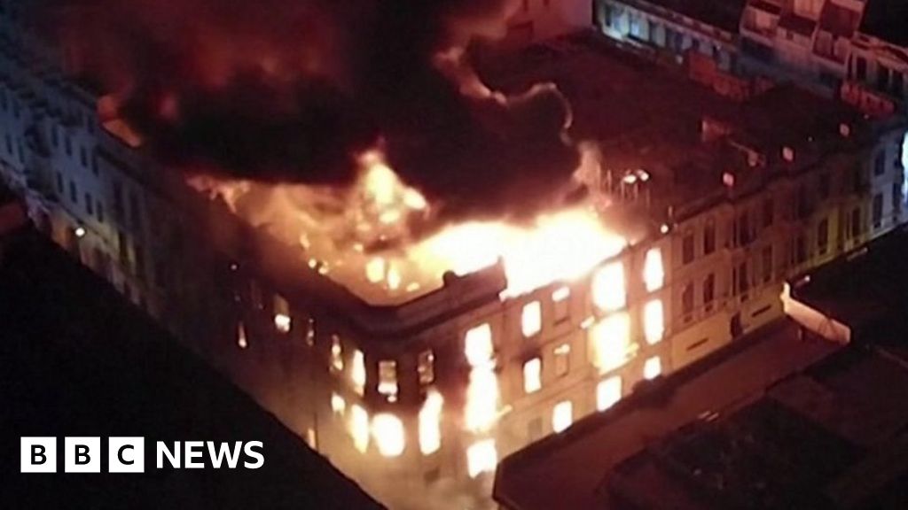 Protestas en Perú: Edificio histórico en Lima se incendia mientras continúan las protestas