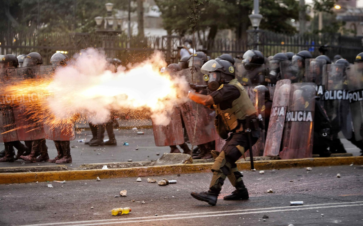 Protestas en Perú: Manifestantes se enfrentan a la Policía en Lima | Fotos y Video