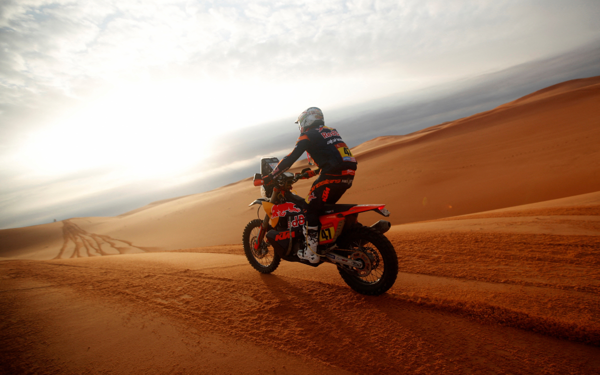Rally Dakar: Benavides es nuevo líder en motos y Al-Attiyah domina en coches | Video