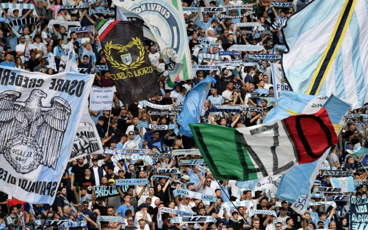 Serie A sanciona a Lazio tras insultos racistas a Samuel Umtiti y Lameck Banda