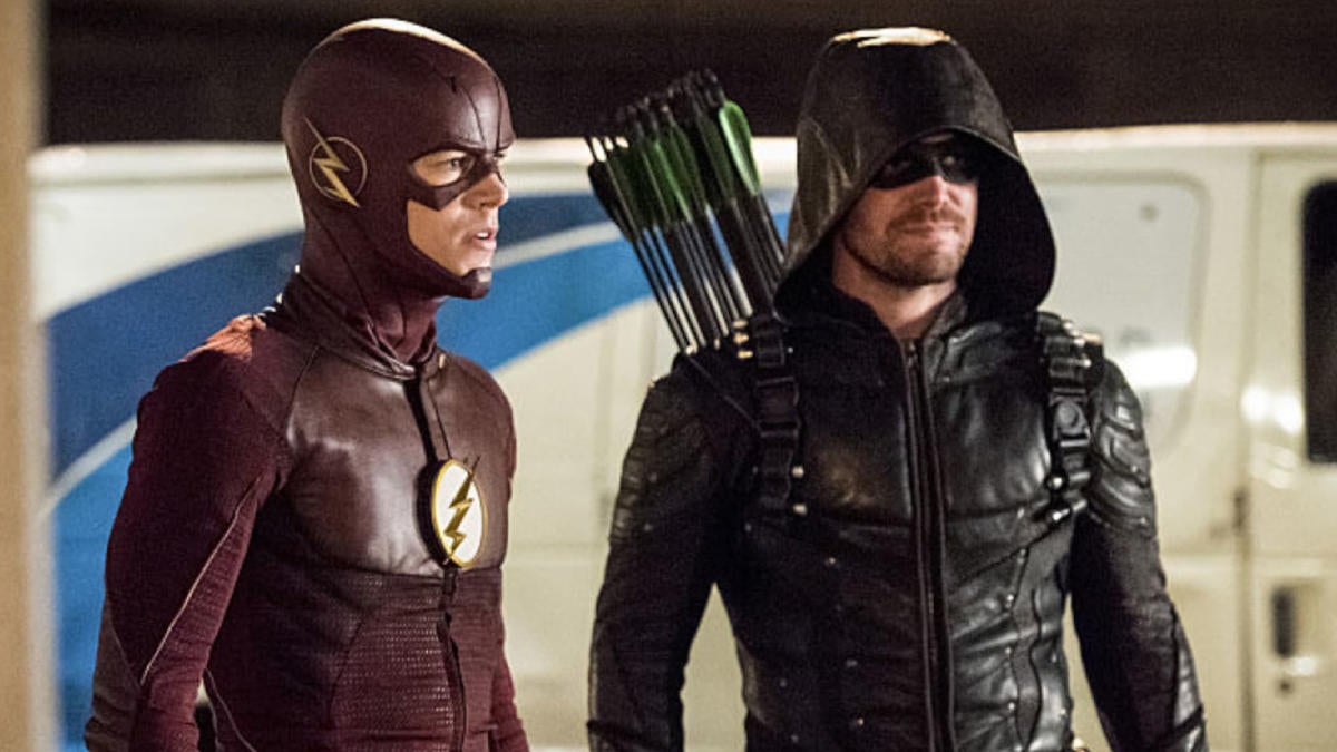 Stephen Amell revela cómo y por qué regresó como Oliver Queen para The Flash