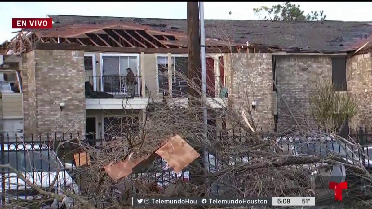 Tornado causa destrozos en apartamentos al sureste de Houston