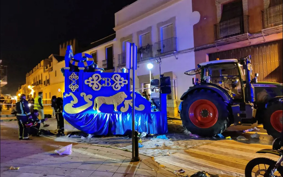 Tractor de cabalgata de Reyes Magos arrolla a seis personas; una muere | España