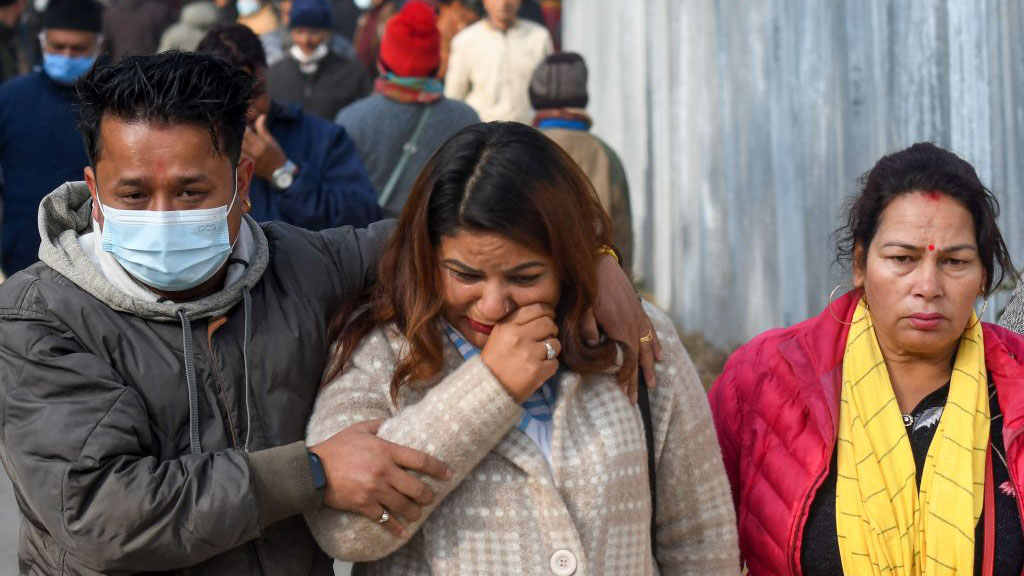 Tragedia aérea en Nepal: familiares reclaman que les entreguen los cuerpos