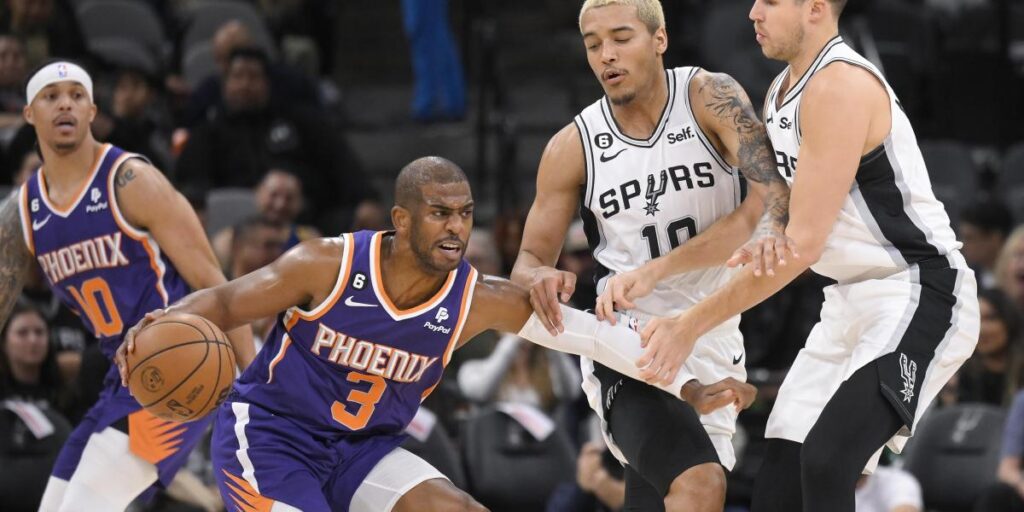 Un Chris Paul estelar lleva a los Suns a la victoria en la prórroga ante los Spurs