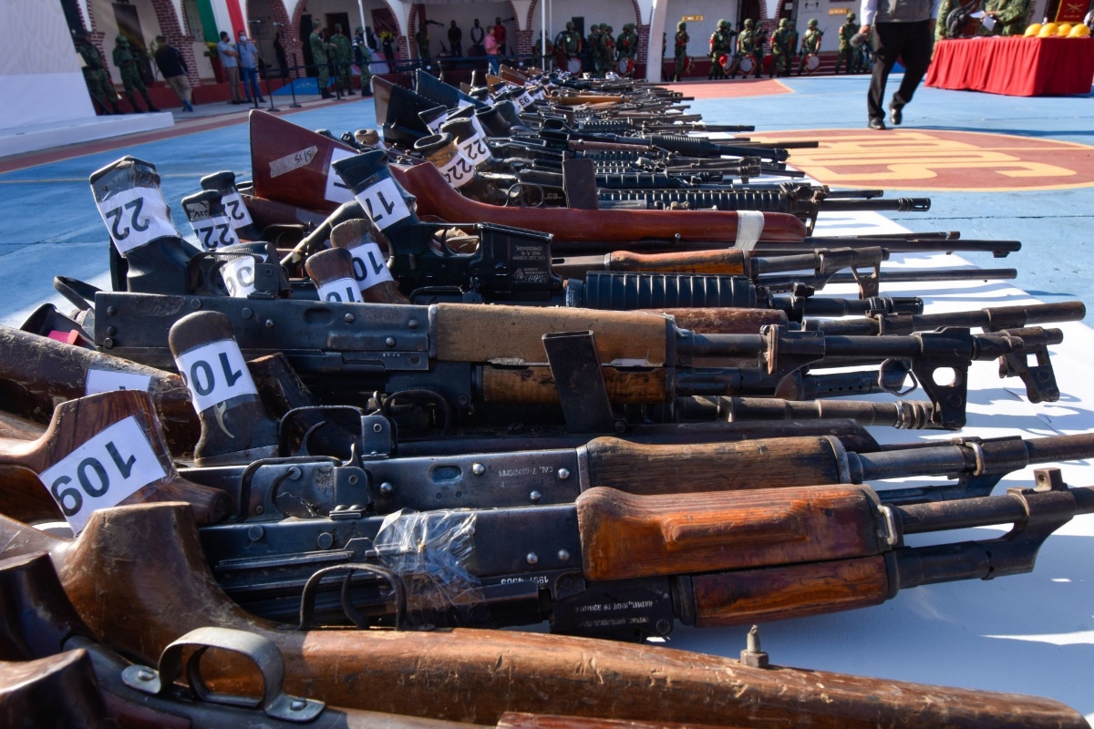 Vendedores de armas en EU buscan desestimar demanda de México por tráfico de armamento