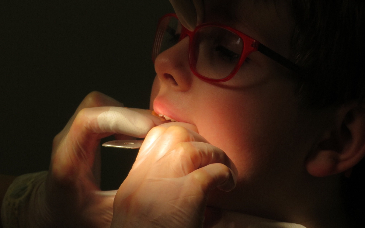 Vinculan a proceso a dentista por lesiones dolosas a niño en Querétaro