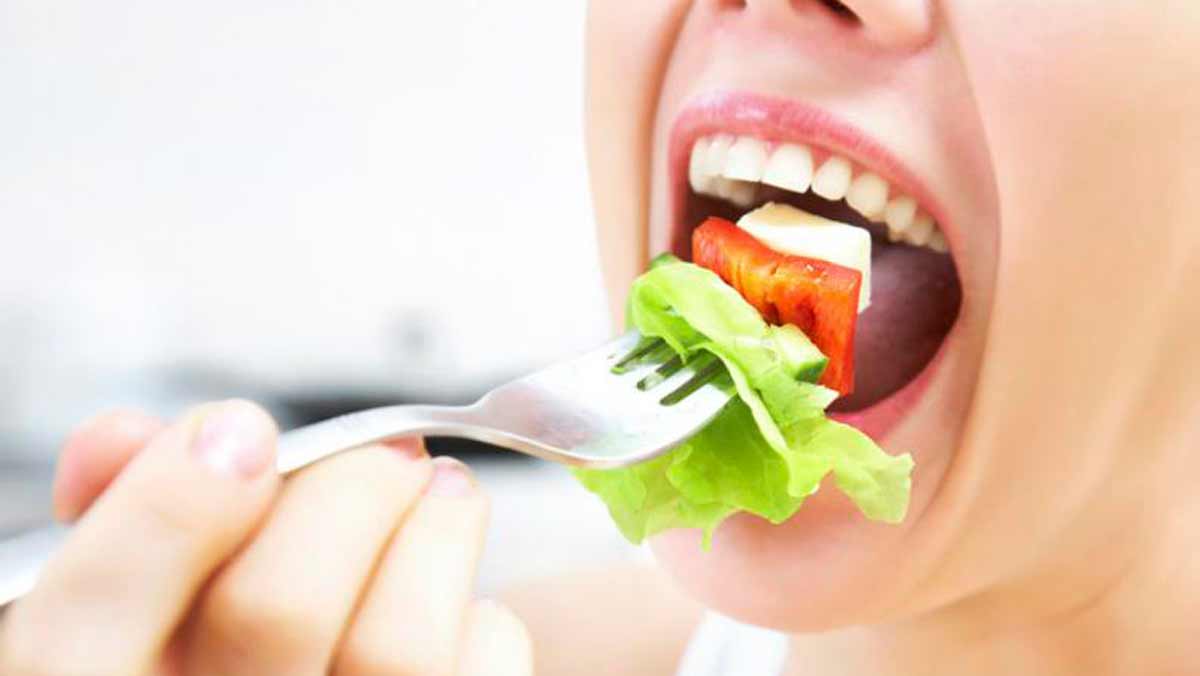 ¿Sabías que comer deprisa es perjudicial para la salud?