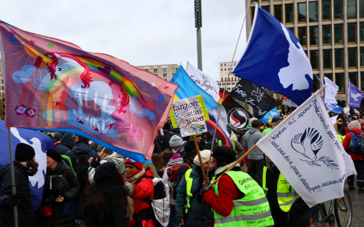 10,000 personas se unen a la controversial 'Marcha por la Paz' en Berlín
