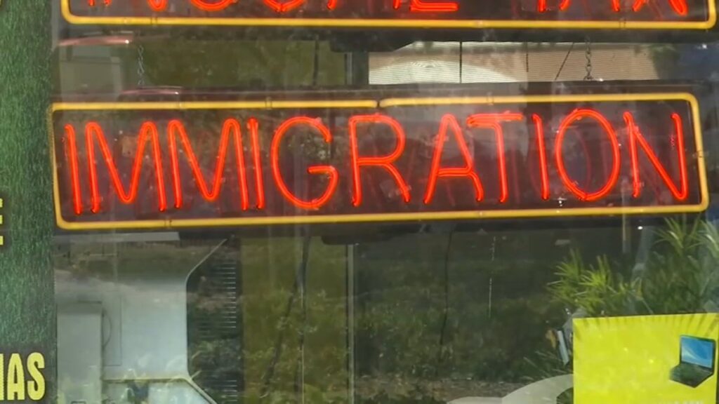 Encuesta: cada vez más estadounidenses quieren que se restrinja llegada de inmigrantes