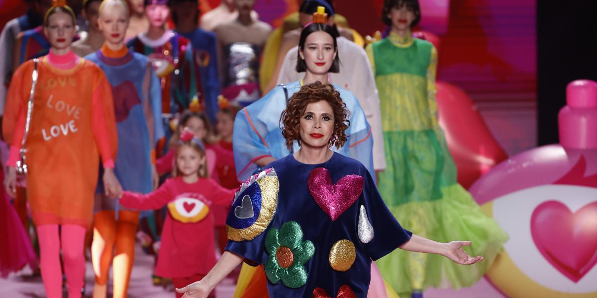 Agatha Ruiz de la Prada llena Madrid de color: así ha sido su desfile
