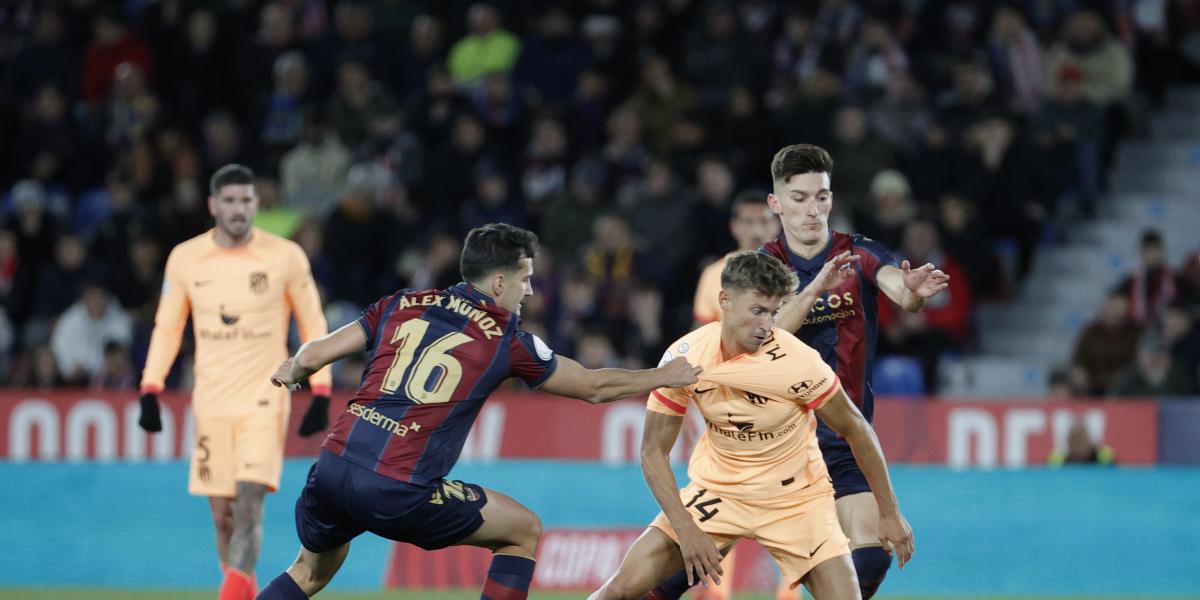 Álex Muñoz sigue sin entrenarse y se complica su concurso ante Lugo