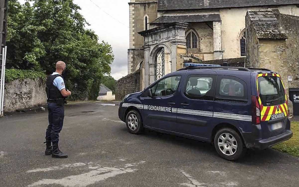 Alumno apuñala hasta la muerte a una maestra en Francia
