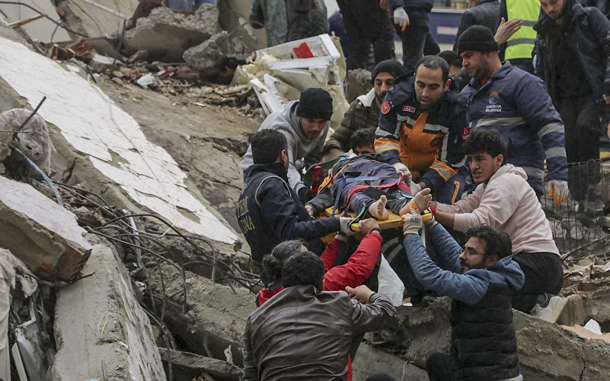 Ascienden a más de 600 los muertos por el sismo en Turquía y Siria