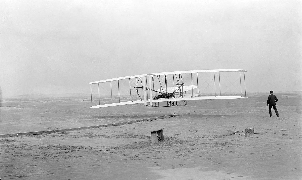 Así era el primer avión de la historia