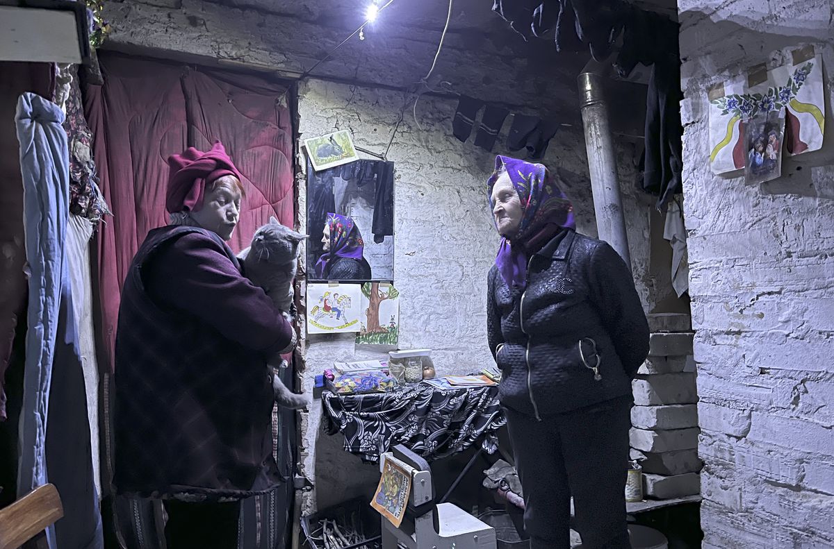 Atrapados en refugios bajo el fuego ruso en Donbás