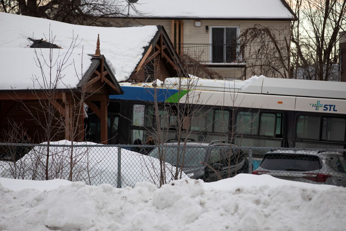 Autobús embiste guardería en Canadá: dos niños muertos y seis heridos