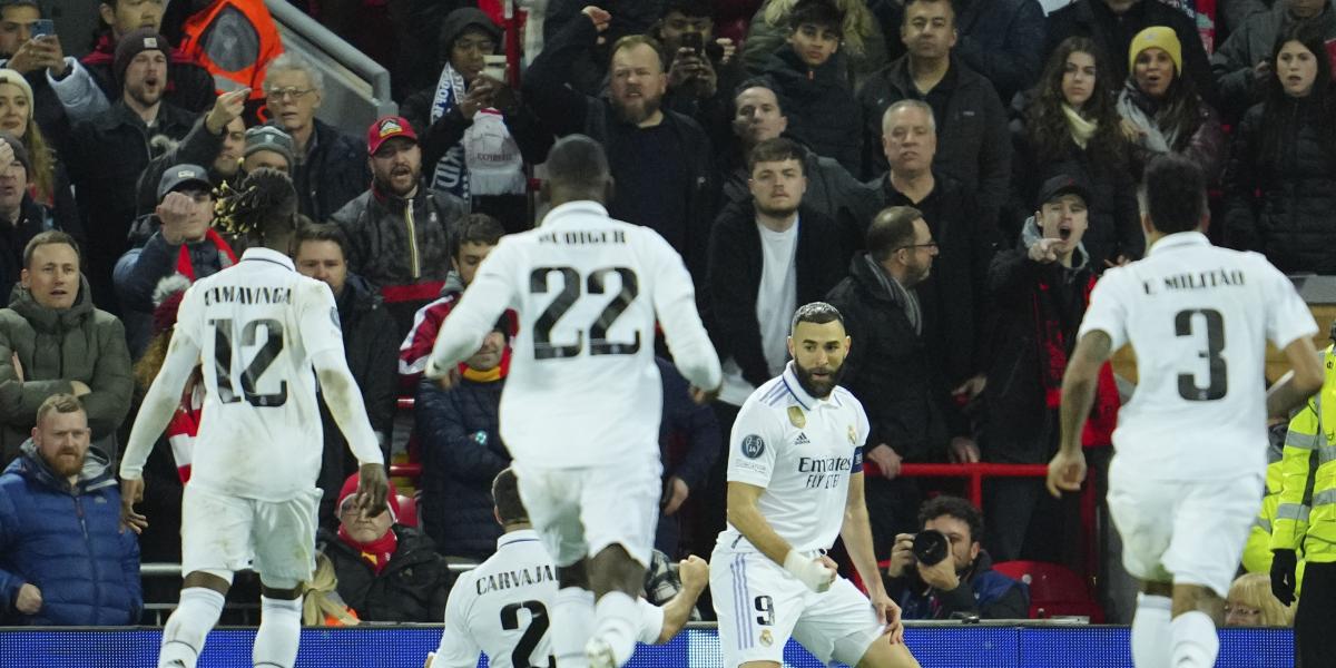 Benzema hace un doblete para acercar al Madrid a los cuartos