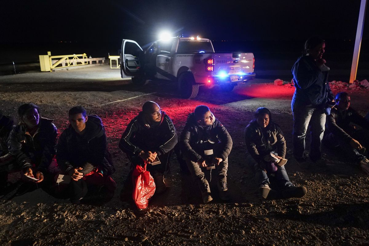 Biden endurece su gestión de la frontera dificultando la llegada a EE UU de los solicitantes de asilo