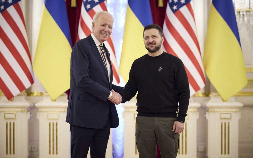 Biden se reúne con Zelenski en una visita sorpresa a Kiev