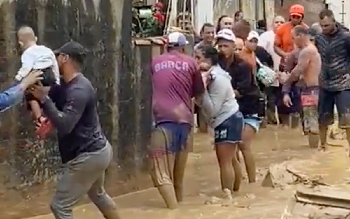Brasil: Cadenas humanas para salvar niños de inundaciones; Lula visita zonas afectadas