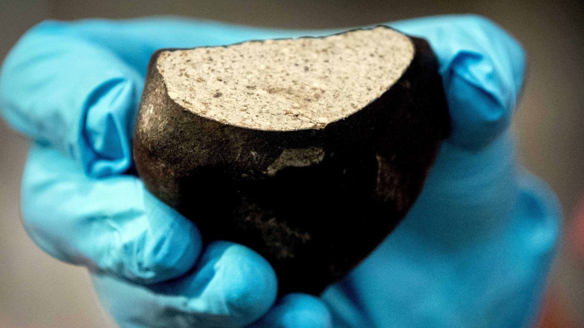 Cae meteorito de más de 45,000 millones de años en Italia