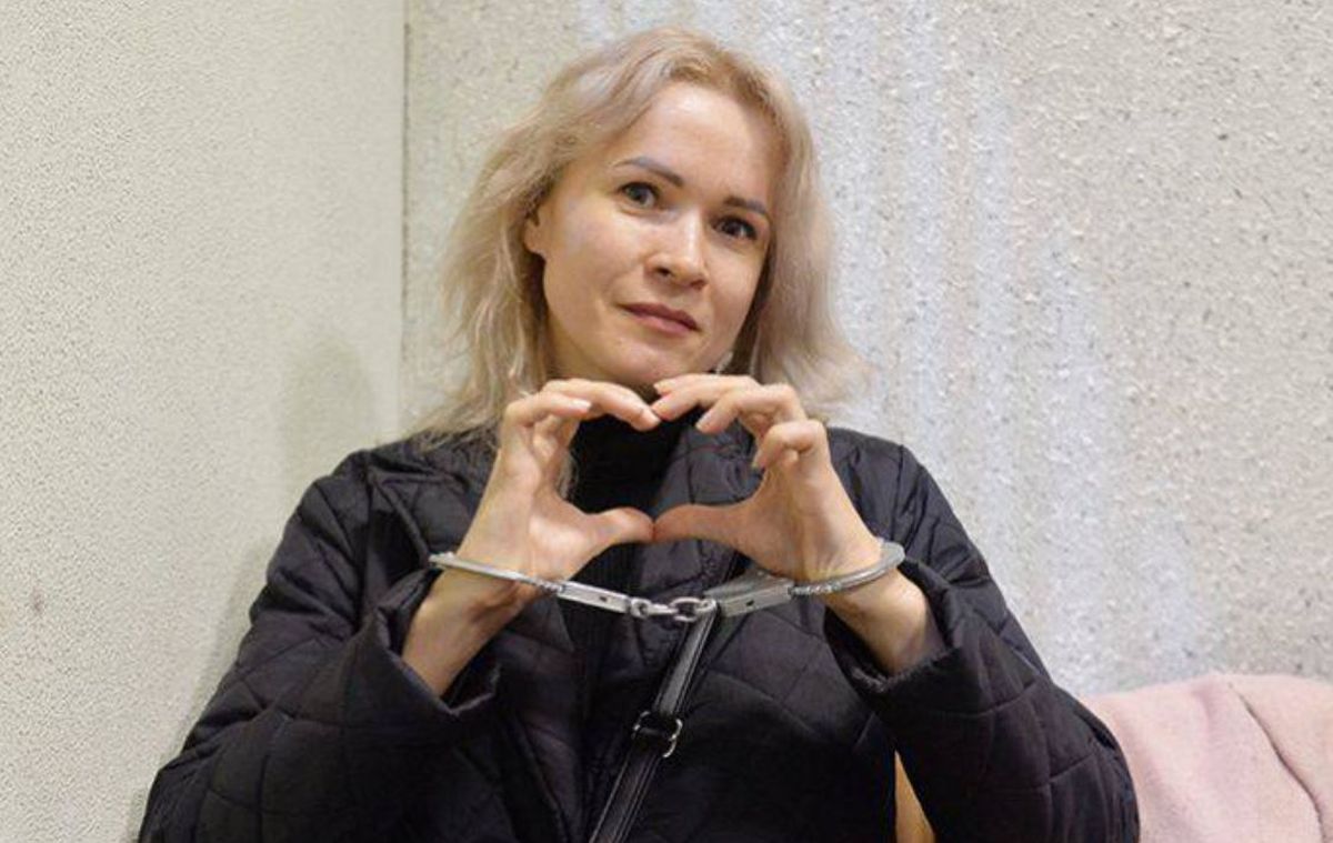 Condenada a seis años una periodista rusa por un ‘post’ crítico con el Kremlin sobre el bombardeo del teatro de Mariupol