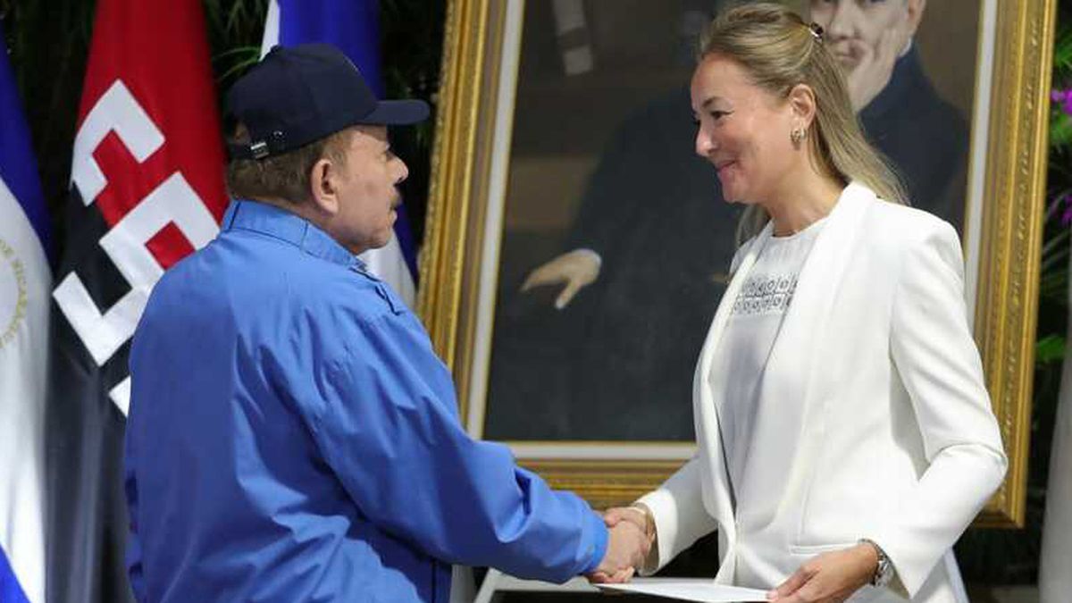 Daniel Ortega recibe a la nueva embajadora de España en Managua