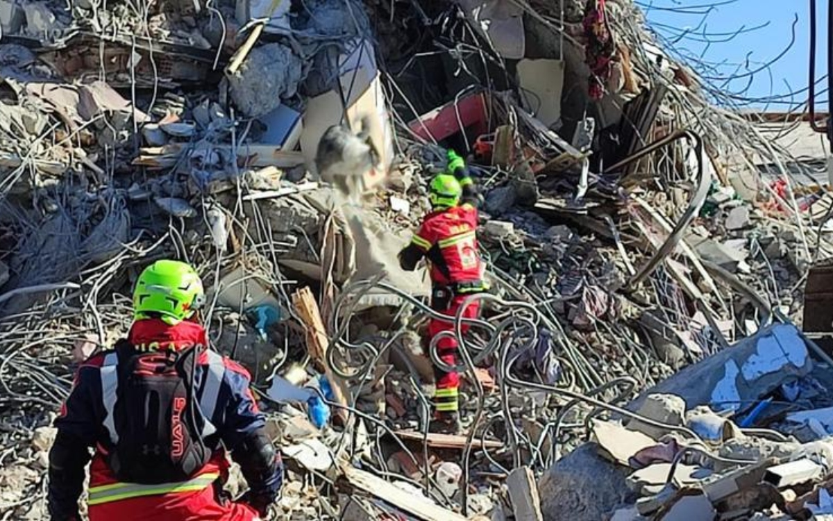 Denuncian abusos de policía turca a víctimas del terremoto