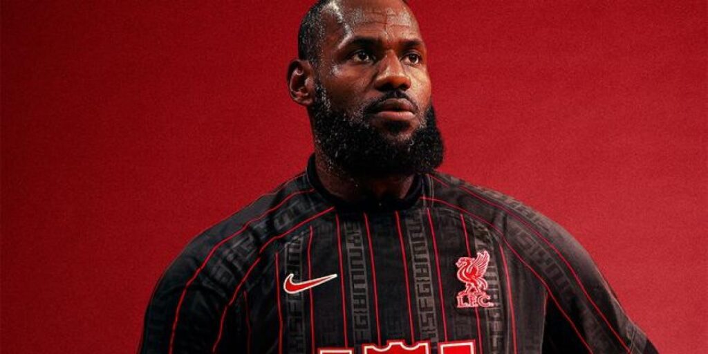 El Liverpool lanza una camiseta en homenaje al récord de LeBron James