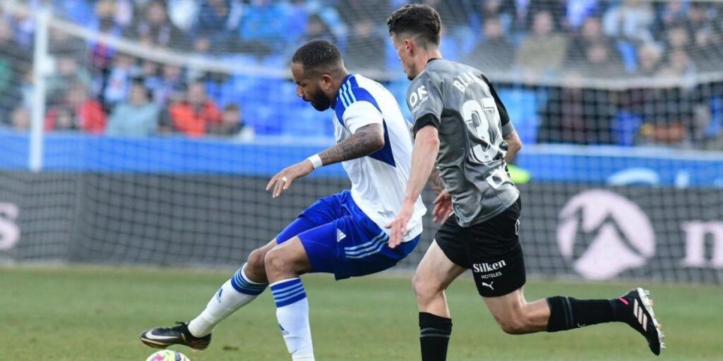 El Real Zaragoza sufre en casa un severo correctivo ante el Alavés