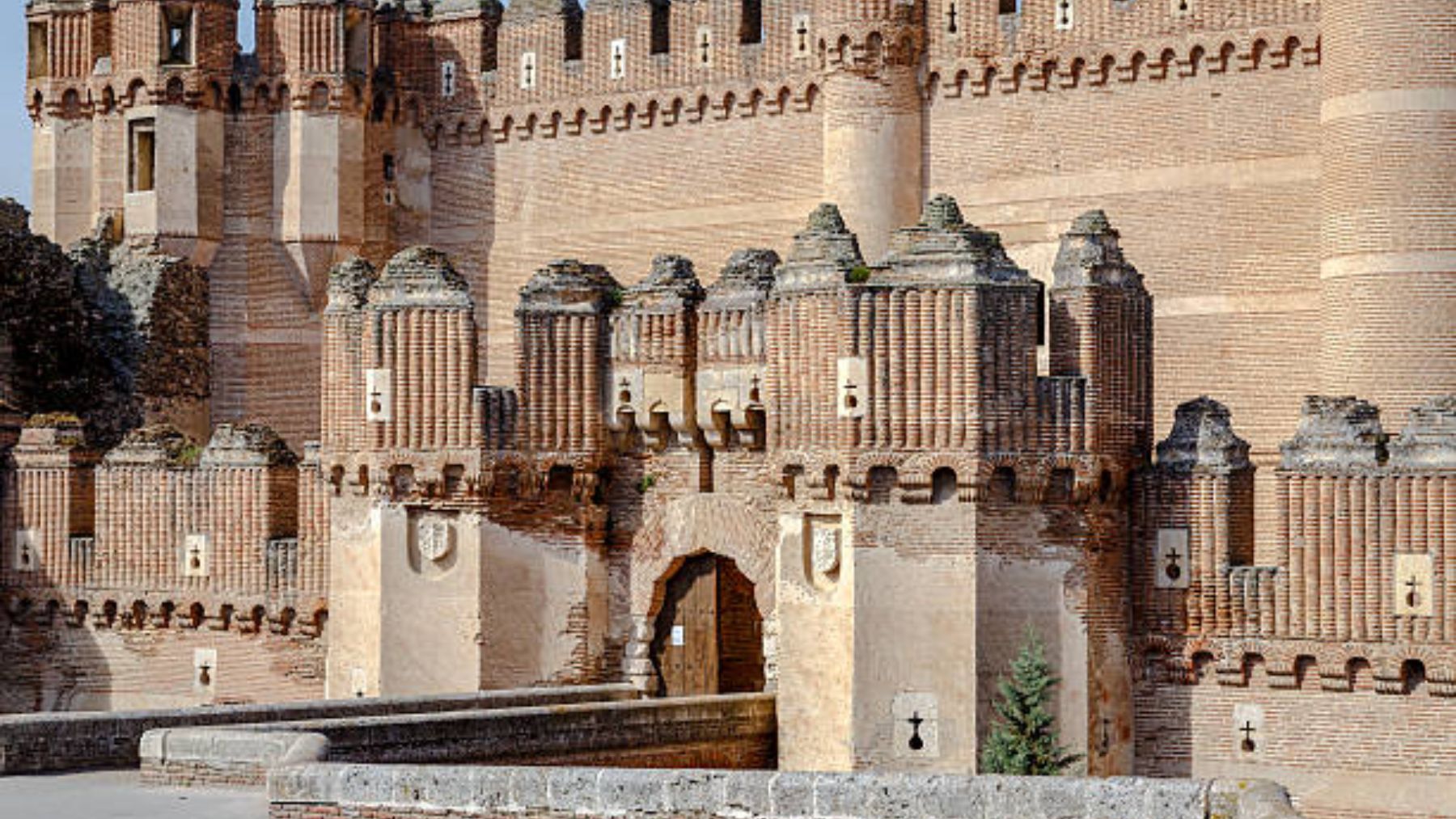 El impresionante castillo medieval a una hora de Madrid que te dejará con la boca abierta