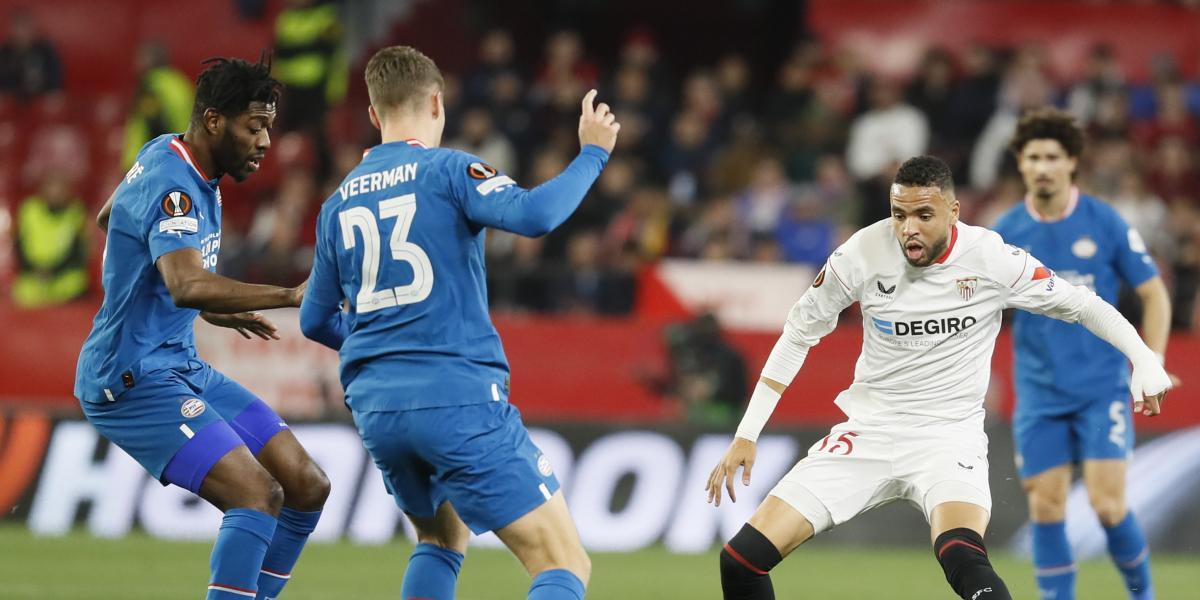 En Nesyri avanza al Sevilla ante el PSV