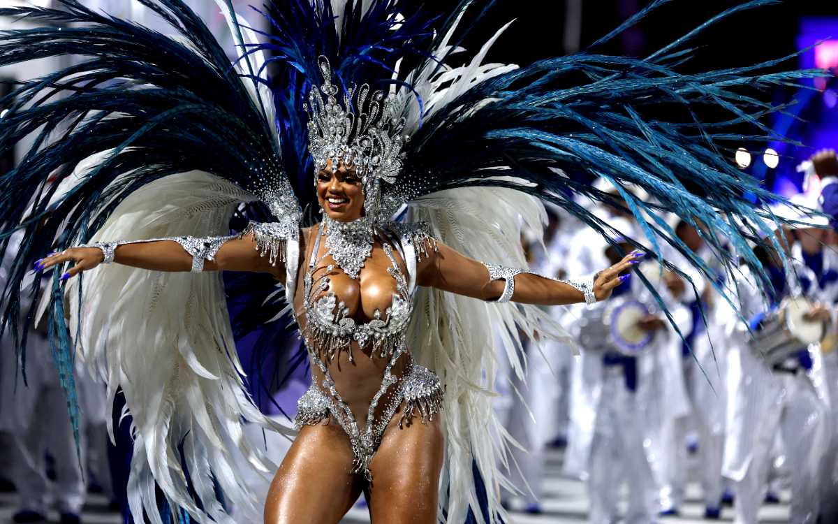 Escuelas de samba de élite desfilan por el Sambódromo | Galería