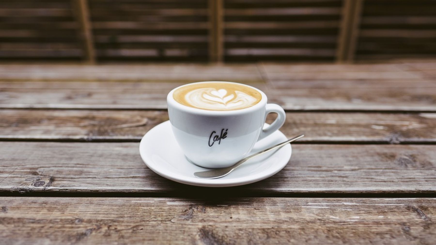 Este es el increíble efecto del café con leche en tu cuerpo